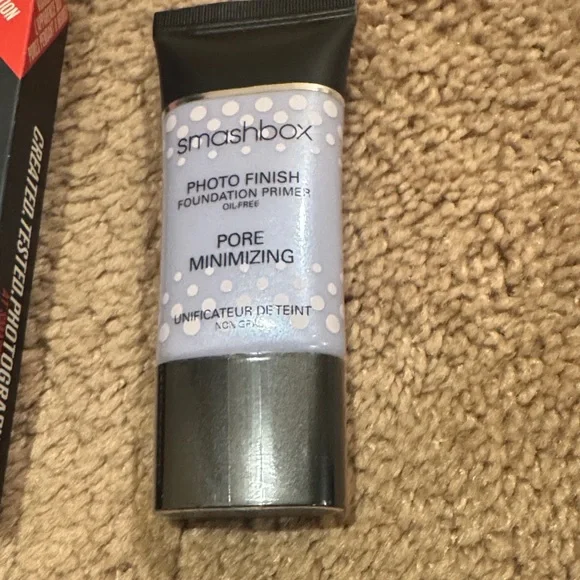 Smashbox Photo Finish Pore Minimizing Primer - Black and Red - Picture 2 of 5